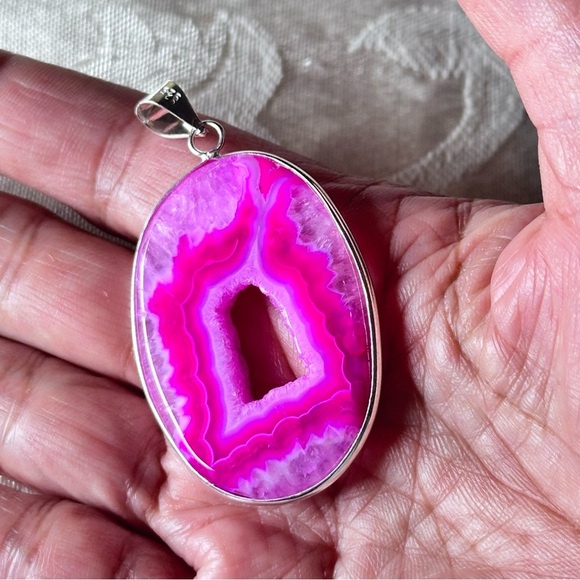 Artisan Vibrant Pink Agate Geode Pendant Druzy New - Picture 3 of 8